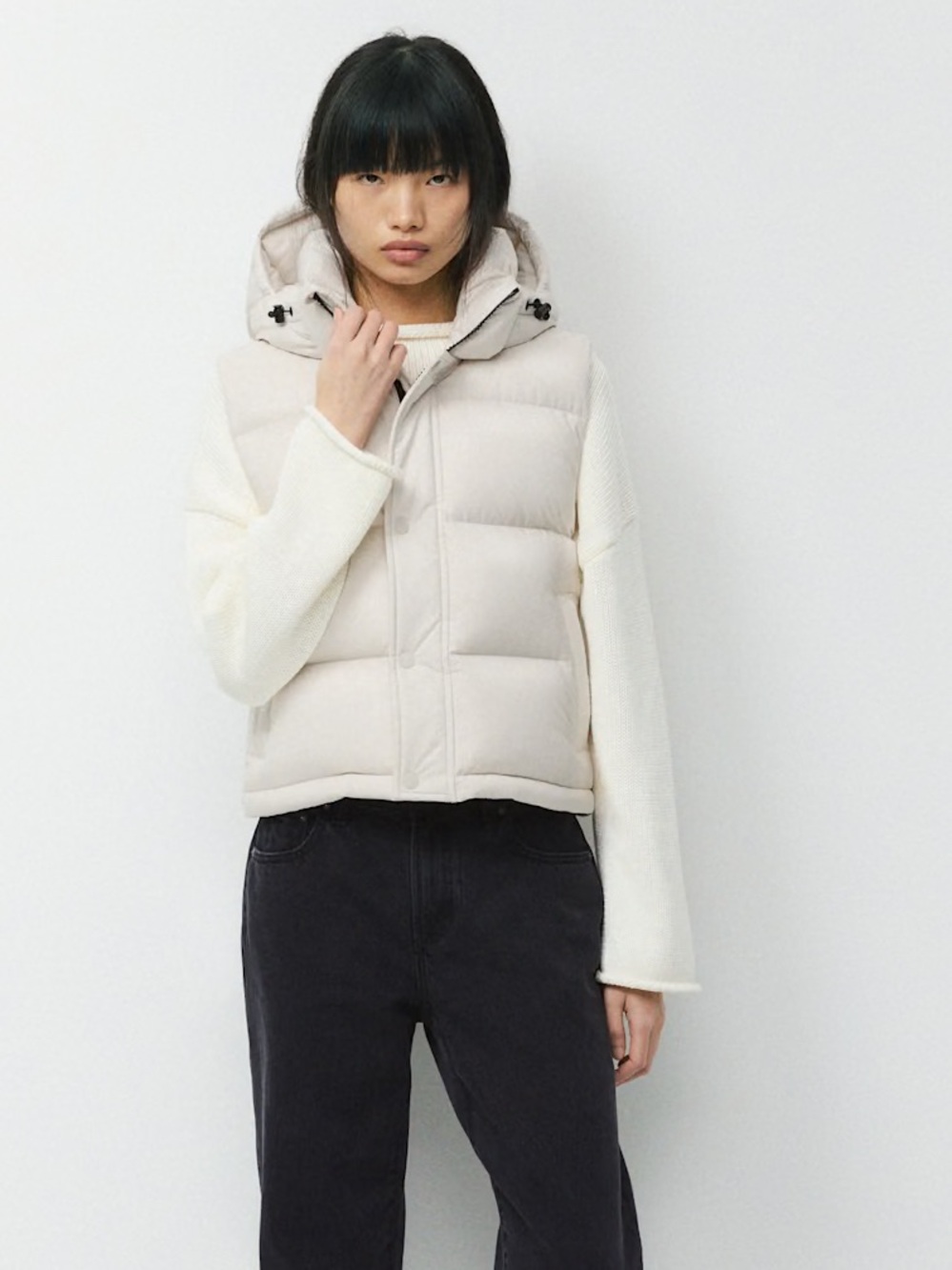 Aritzia Super Puff Shorty Vest - cliMATTE. In White Pearl Matte. Size Small.